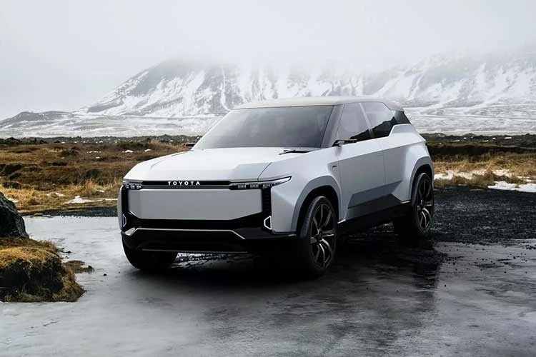 Toyota Land Cruiser EV chạy điện sắp ra mắt, giá sẽ không hề rẻ