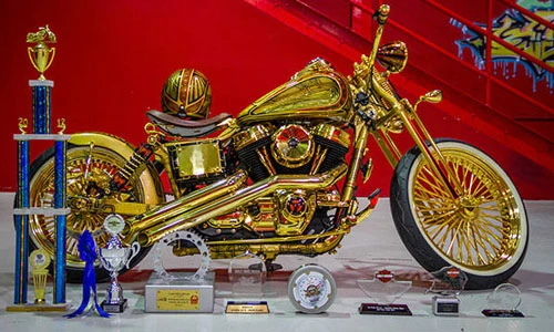 "Phát thèm" siêu môtô Harley-Davidson mạ vàng thật
