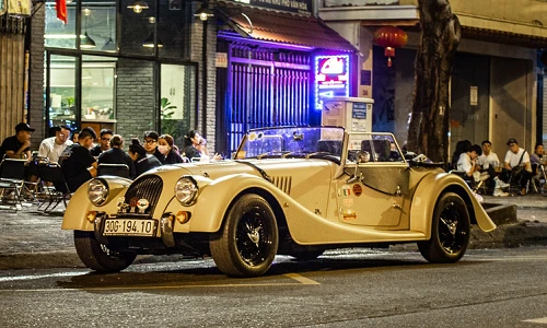 Chiêm ngưỡng xe cổ hàng hiếm Morgan Plus 4 ở Sài Gòn