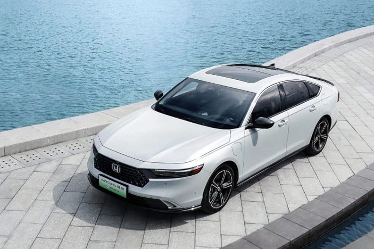 Honda Accord 2023 bản "uống" dưới 5 lít xăng/100 km từ 595 triệu đồng