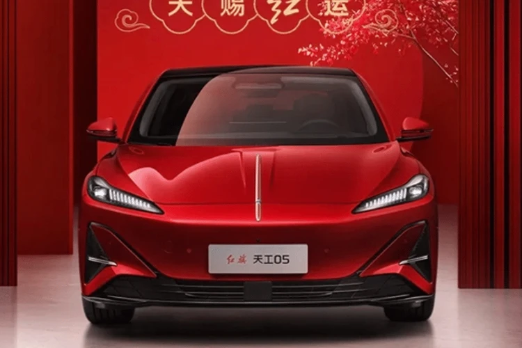 Hongqi Tiangong 05 - sedan điện hạng sang chạy 750 km/lần sạc
