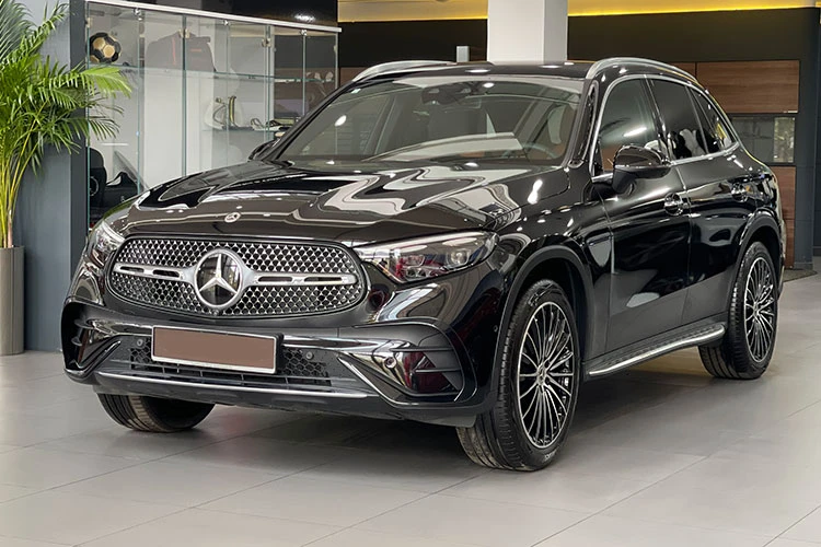 Mercedes-Benz GLC 300 chạy 17km bán rẻ hơn "đập thùng" 300 triệu