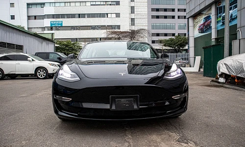 Cận cảnh Tesla Model 3 hơn 3 tỷ đồng tại Việt Nam