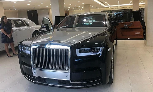 Rolls-Royce Phantom VIII "hàng độc" hơn 30 tỷ cho đại gia Việt 