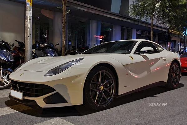 Ferrari F12 Berlinetta hơn 20 tỷ, màu độc tại Việt Nam ở Sài Gòn
