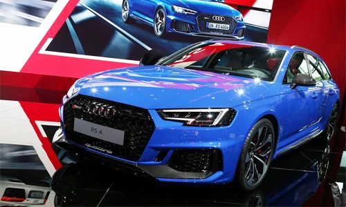 Cận cảnh xe sang Audi RS4 Avant giá từ 2,11 tỷ đồng