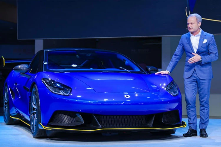 BYD ra mắt siêu xe Denza Z "giá mềm", ngập tràn công nghệ