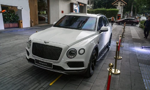 Cận cảnh Bentley Bentayga “hàng thửa” hơn 20 tỷ ở HN