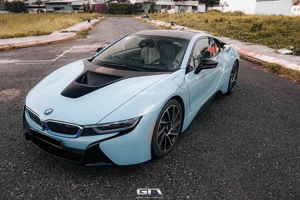 Ngắm siêu xe giá rẻ - BMW i8 màu hiếm khoe dáng ở Sài Gòn 