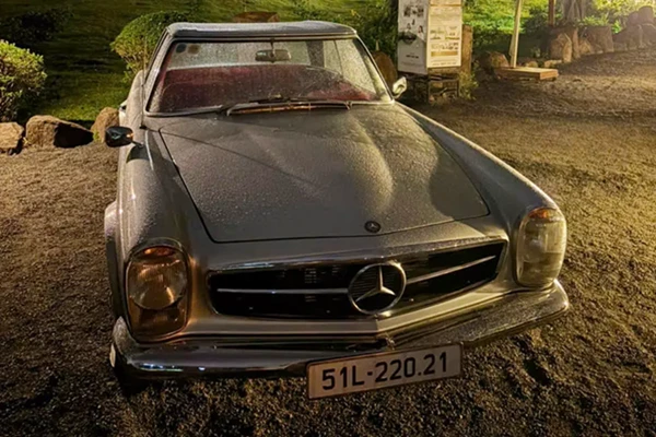 "Xế cụ" Mercedes-Benz 250SL siêu độc của ông Đặng Lê Nguyên Vũ
