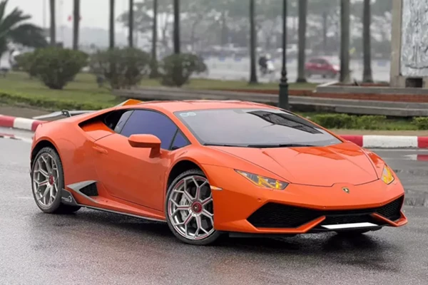 Đại gia Bình Dương chi hơn 9 tỷ tậu "bò mộng" Lamborghini Huracan