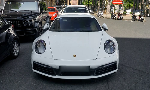 Cường Đô la cầm lái Porsche 911 tiền tỷ trên phố Sài Gòn