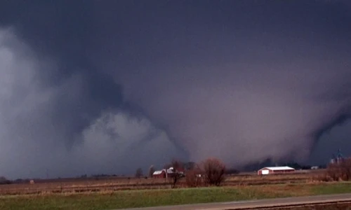 Vòi rồng như bóng ma khủng khiếp nhất từng thấy