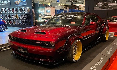 Xem dân chơi Nhật Bản độ xe cơ bắp Dodge Challenger