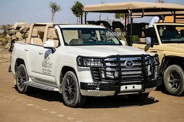 Toyota Land Cruiser 300 Series mui trần - chiếc xe off-road tuyệt vời