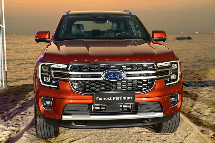 Cận cảnh Ford Everest Platinum tại Việt Nam, khoảng 1,509 tỷ đồng