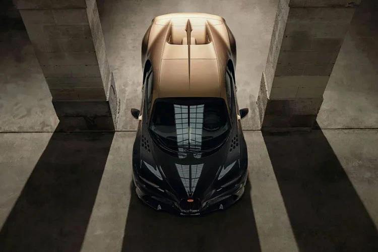 Siêu phẩm Bugatti Chiron Super Sport "dát vàng", vẽ tay mất 400 giờ