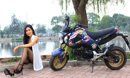 Chân dài Hà thành “hở bạo” bên chân ngắn Honda MSX