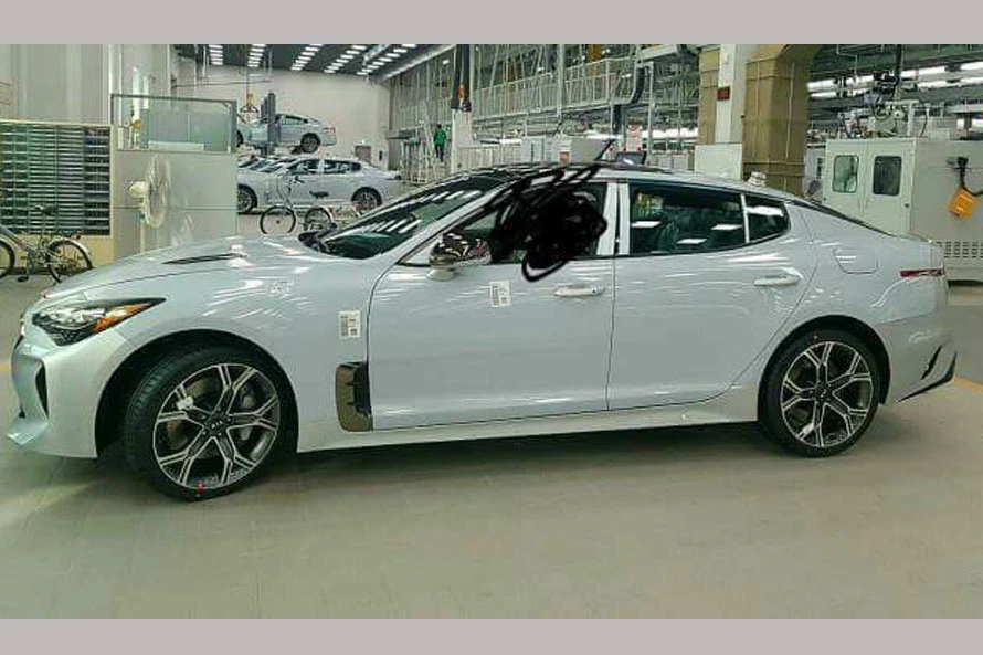 Lộ "ảnh nóng" sedan thể thao Kia K8 trước ngày ra mắt