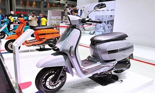 Cận cảnh bộ đôi Lambretta V-Special mới giá 62 triệu đồng