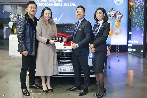 Tuấn Hưng, MC Trấn Thành "rủ nhau" bán xe sang Mercedes-Benz