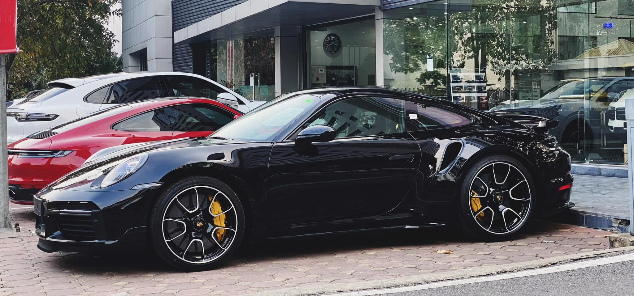 Tận thấy Porsche 911 Turbo hơn 15 tỷ của ông Đặng Lê Nguyên Vũ