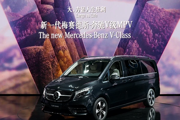 Ra mắt Mercedes-Benz V-Class L 2021 "sát vách" Việt Nam