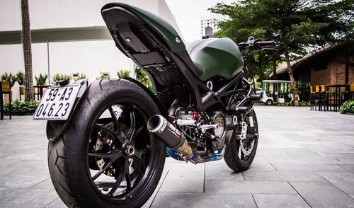 “Quỷ nhỏ 1 giò” Ducati 796 phong cách nhà binh tại Sài Gòn
