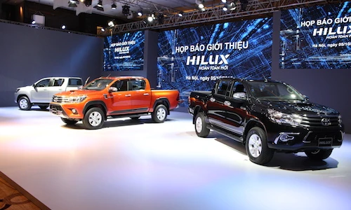 Toyota Hilux mới vừa ra mắt tại Việt Nam có gì mới?