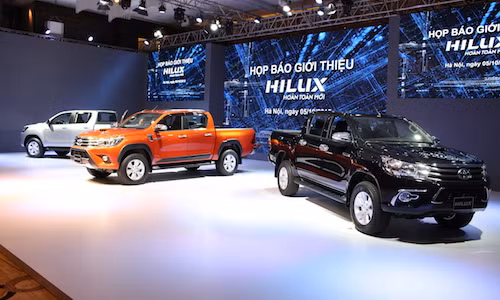 Toyota Hilux mới vừa ra mắt tại Việt Nam có gì mới?