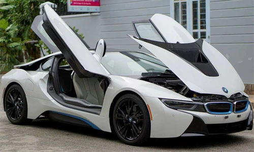 Siêu xe BMW i8 "giá sốc" chỉ hơn 2 tỷ tại Sài Gòn