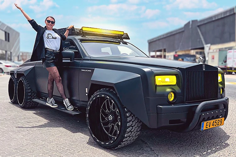 Rolls-Royce Phantom độ 6 bánh giá 127 tỷ đồng, gấp 16 lần nguyên bản