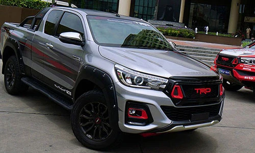 Toyota Hilux 2019 độ TRD Black Rally Edition chính hãng