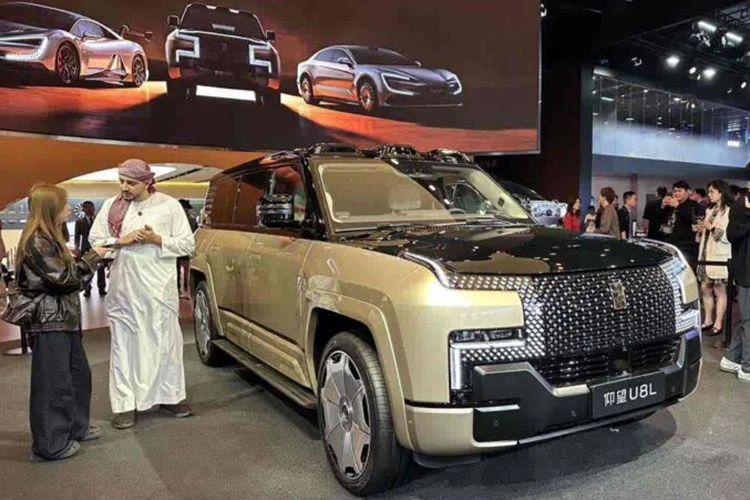 Yangwang U8L - SUV điện hạng sang của BYD với 7 chỗ ngồi