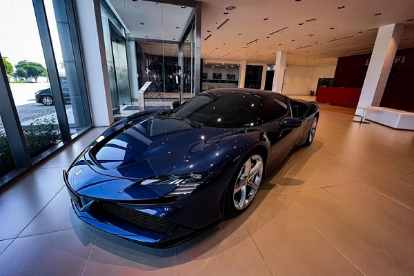 Cận cảnh Ferrari SF90 Stradale chính hãng "chỉ" 34,5 tỷ về Việt Nam