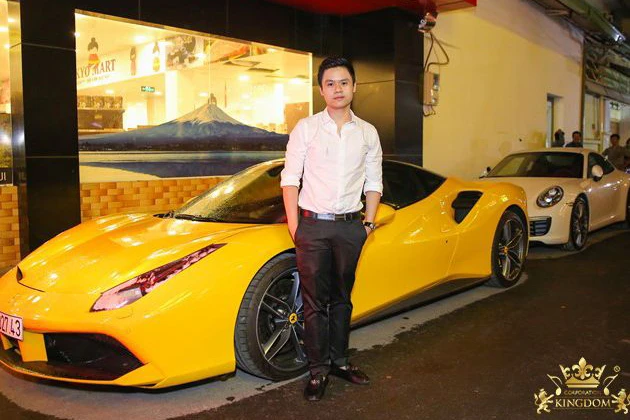 Minh Nhựa và Phan Thành cưỡi siêu xe đi “uống bia“ tại SG