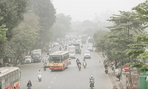 Ô nhiễm không khí nặng, người đi xe máy cần bảo vệ gì?