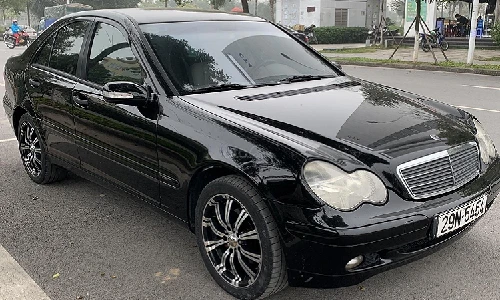 Xe sang Mercedes C 180 cũ chỉ 175 triệu đồng tại Hà Nội 
