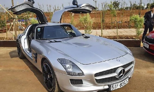 Siêu xe Mercedes-Benz SLS AMG của Đặng Lê Nguyên Vũ