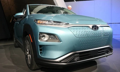 Hyunhdai ra mắt Kona 2018 chạy điện “đấu” Chevrolet Bolt EV