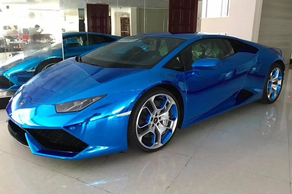 Siêu xe Huracan độ crom xanh dương độc nhất VN