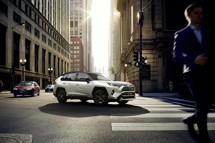 Chi tiết Toyota RAV4 facelift 2023 - nâng cấp nhiều công nghệ mới