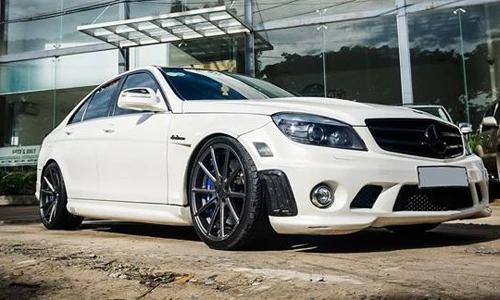 Mercedes C63 AMG độc nhất Việt Nam giá chỉ 1,25 tỷ