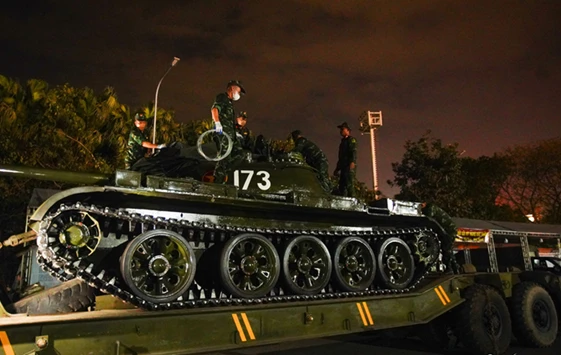 Cận cảnh hai xe tăng T54 lần đầu xuất hiện tại sân vận động Mỹ Đình