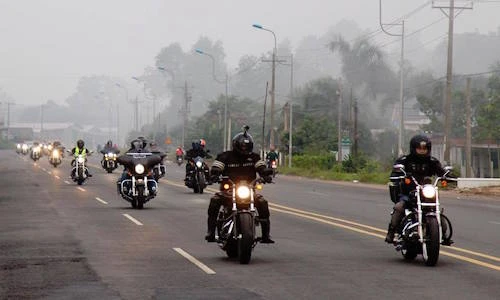 Hàng chục “xế khủng” Harley-Davidson rầm rộ Bắc tiến