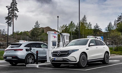 Mercedes-Benz sẽ sản xuất pin ôtô điện từ nước biển