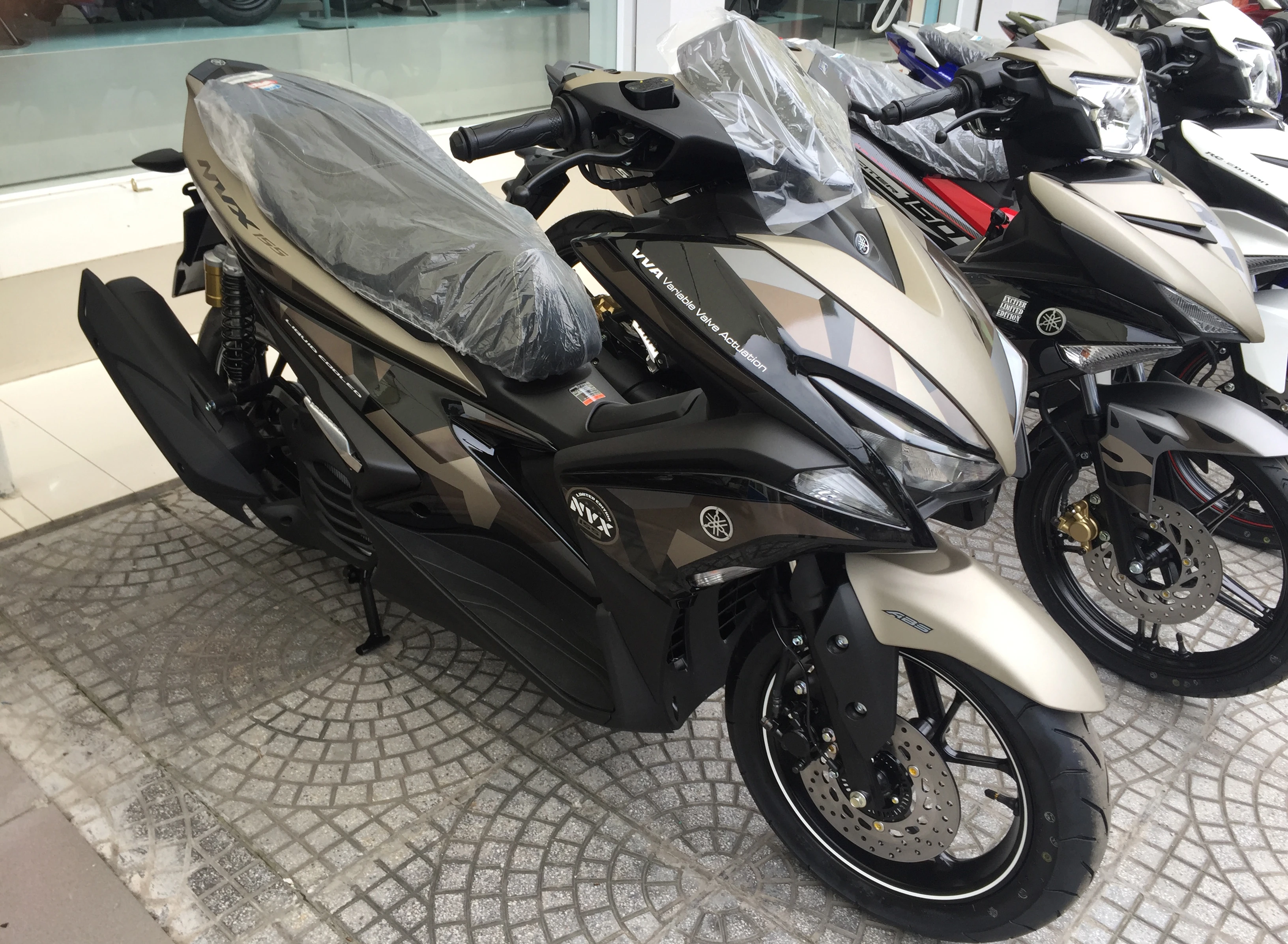 Cận cảnh Yamaha NVX 155 Camo giá 52 triệu tại Hà Nội