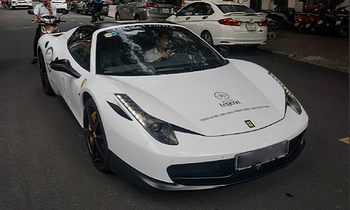 Ferrari 458 Spider của Đặng Lê Nguyên Vũ "bát phố" Sài Gòn
