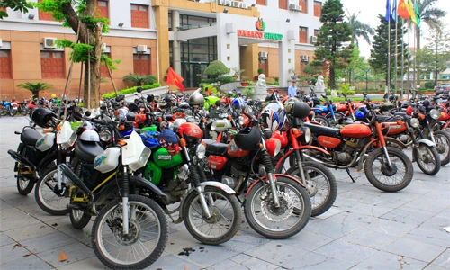 Dàn “xe chở lợn” Minsk và Simson hun khói Bắc Ninh