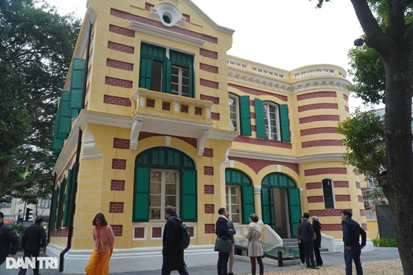 Cận cảnh biệt thự 100 tuổi "thay áo mới" chuẩn bị đón khách 